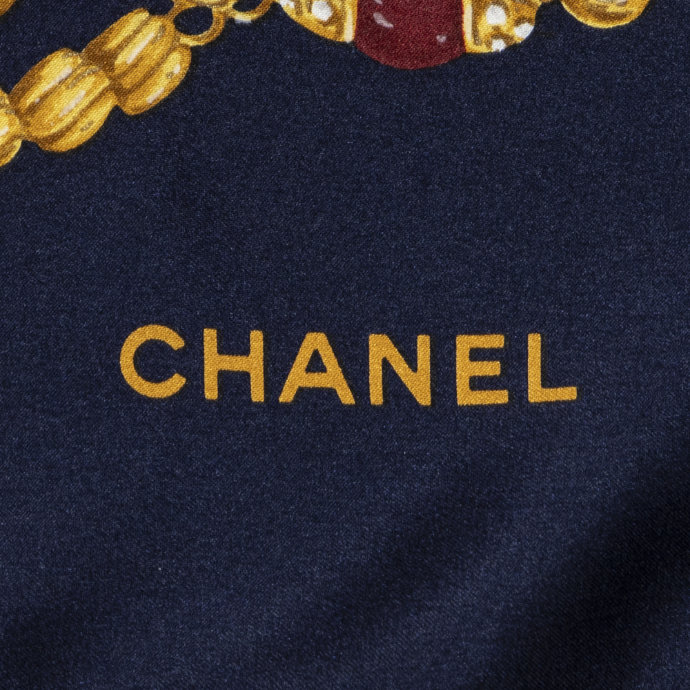 Chanel Scarf - Picture 4 of 5